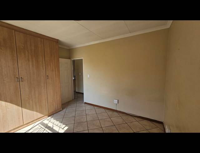 2 BEDROOM APARTMENT FOR SALE IN WITPOORTJIE AH
